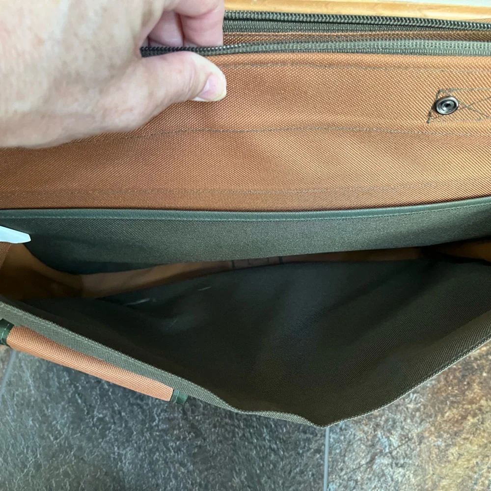 Duck Wear canvas messenger lap top bag adjustable should strap. Green & tan